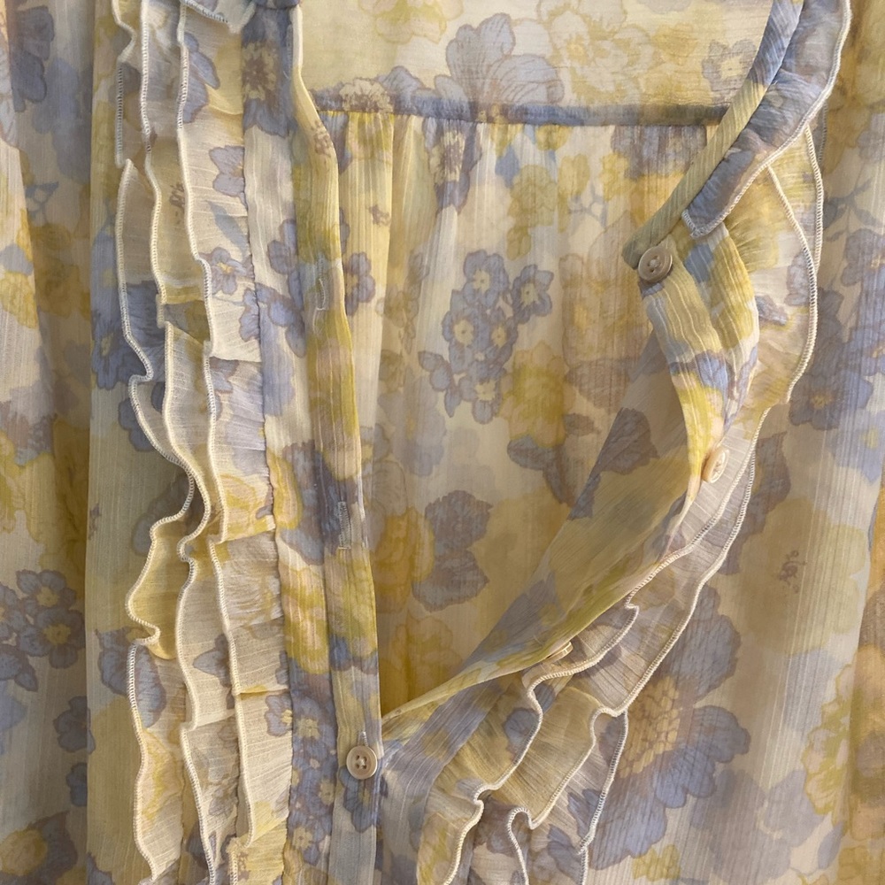 Aritzia Little Moon Blouse. Grey /yellow floral pattern button up with ruffle.